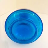 Carafe en verre bleu