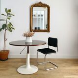 Adjustable tulip foot table