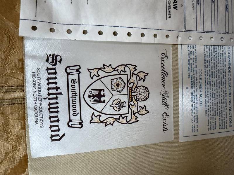 Paire de fauteuils anglais en soierie