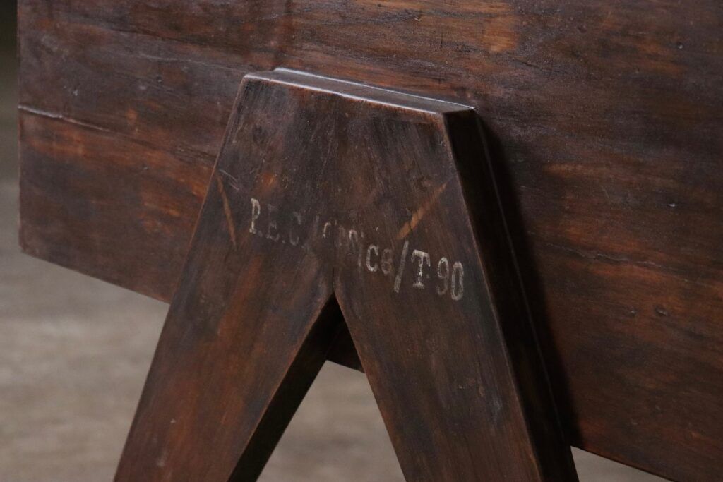 Bureau Pierre Jeanneret avec lampe intégrée, Chandigarh, années 1950