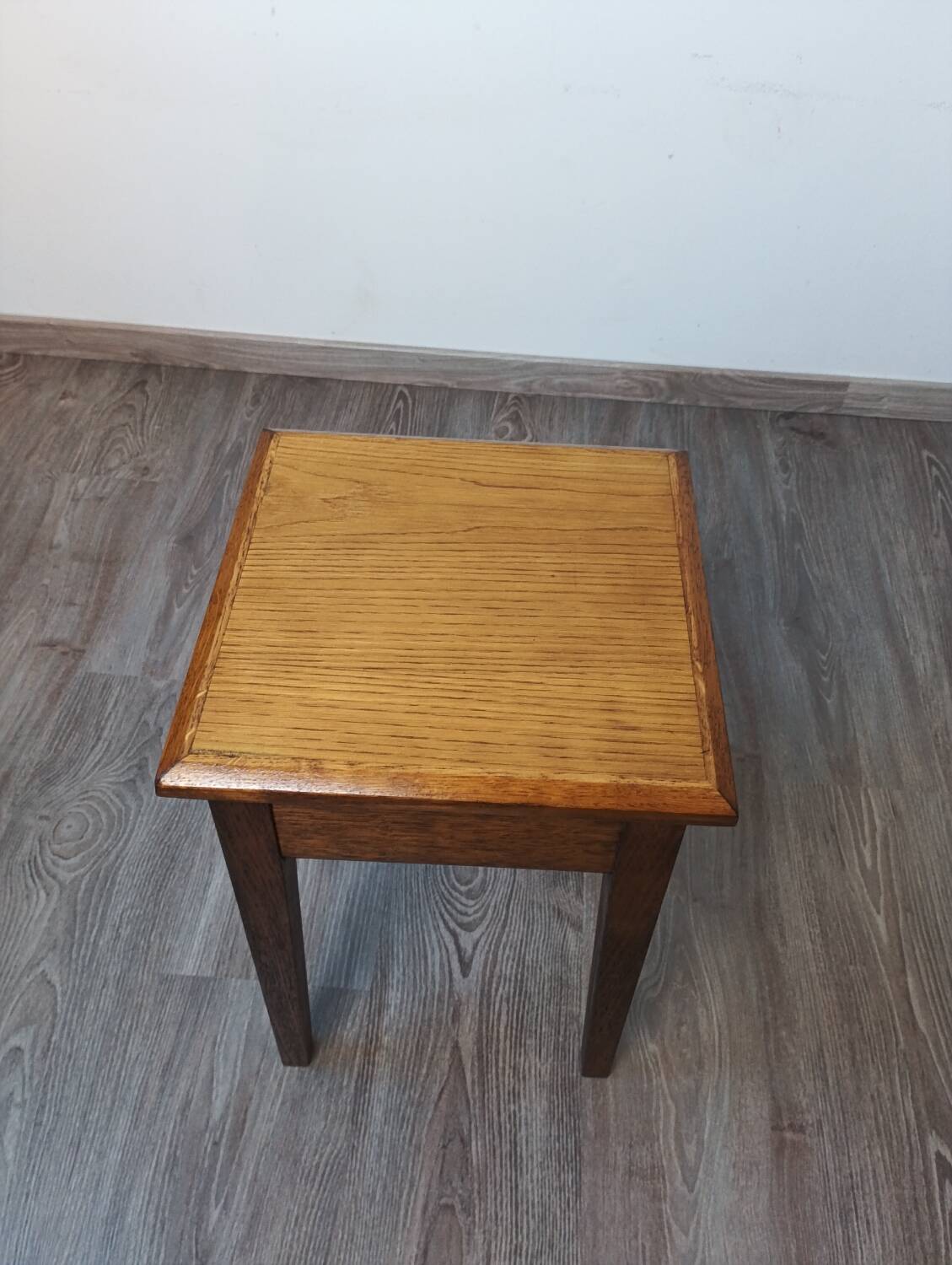 Tabouret coffre en bois