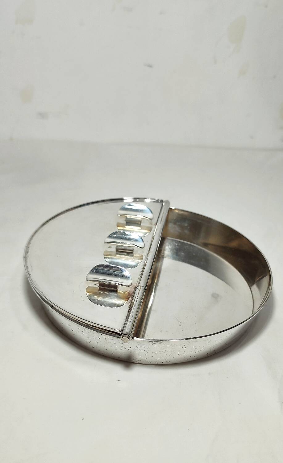 Cenicero metalico "Valenti". Espagne, années 1970.