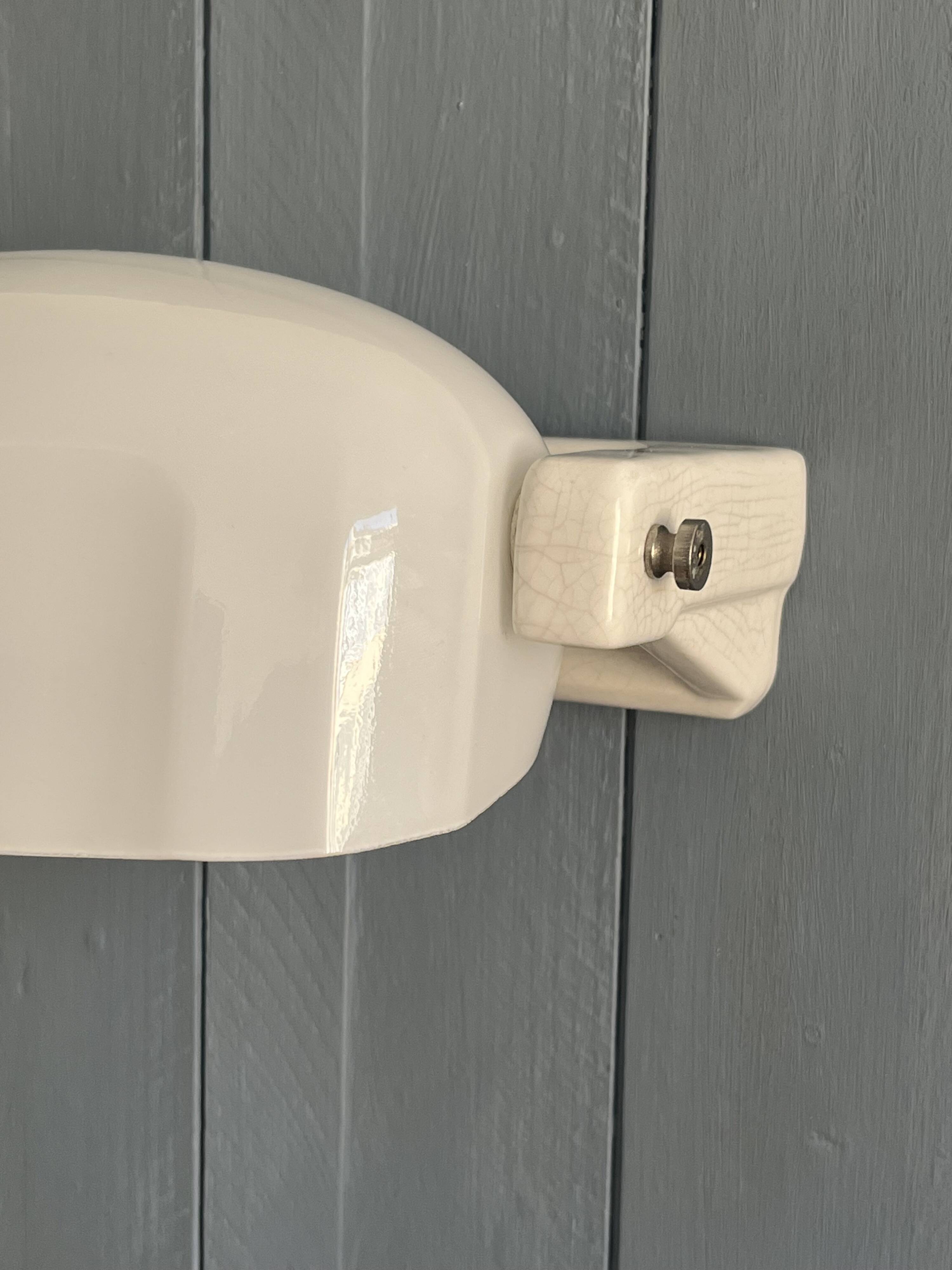 Applique murale art-déco, céramique et opaline