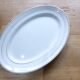Plat de service oval en porcelaine de St Amand 191106