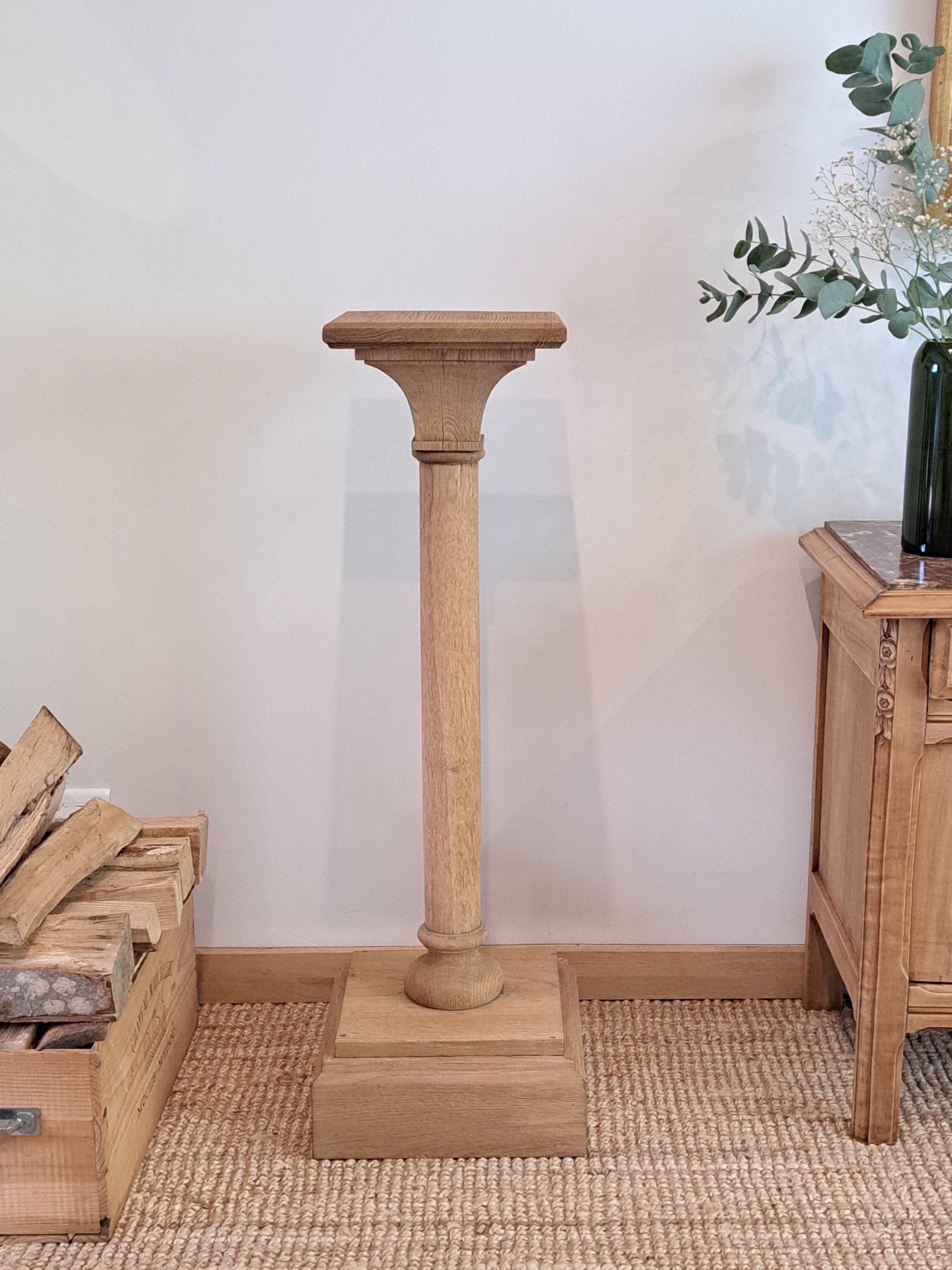 Light oak wood column