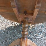Antique solid wood table / pedestal table