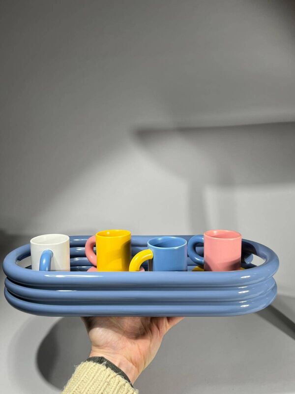 Axel Chay plateau bleu, tasses et sous tasses