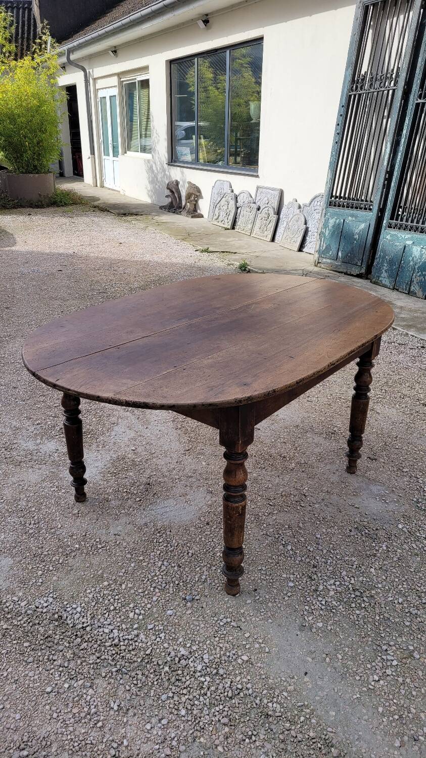 Oval Burgundy Farm Table in solid oak 19th