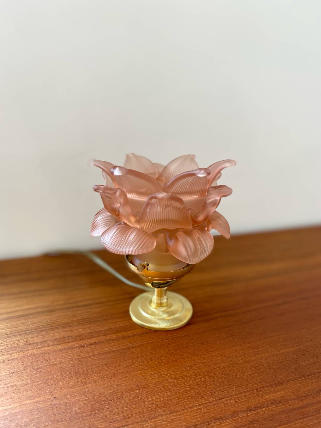 Vintage pink glass paste table lamp