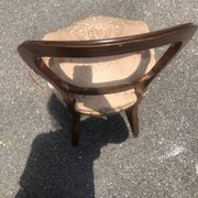 Louis-Philippe medallion chair from the 19th century in solid walnut.