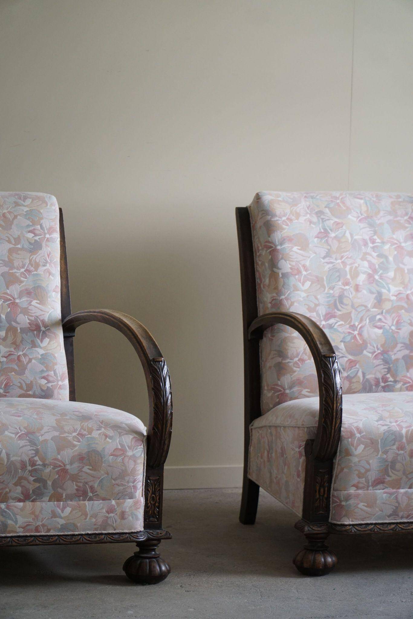 Pair of Danish Art Deco deck chairs, oak and vibrant floral fabric, 1940s