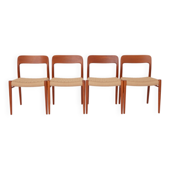 Suite de 4 chaises en teck de Niels Otto Moller modèle 75 pour JL Moller