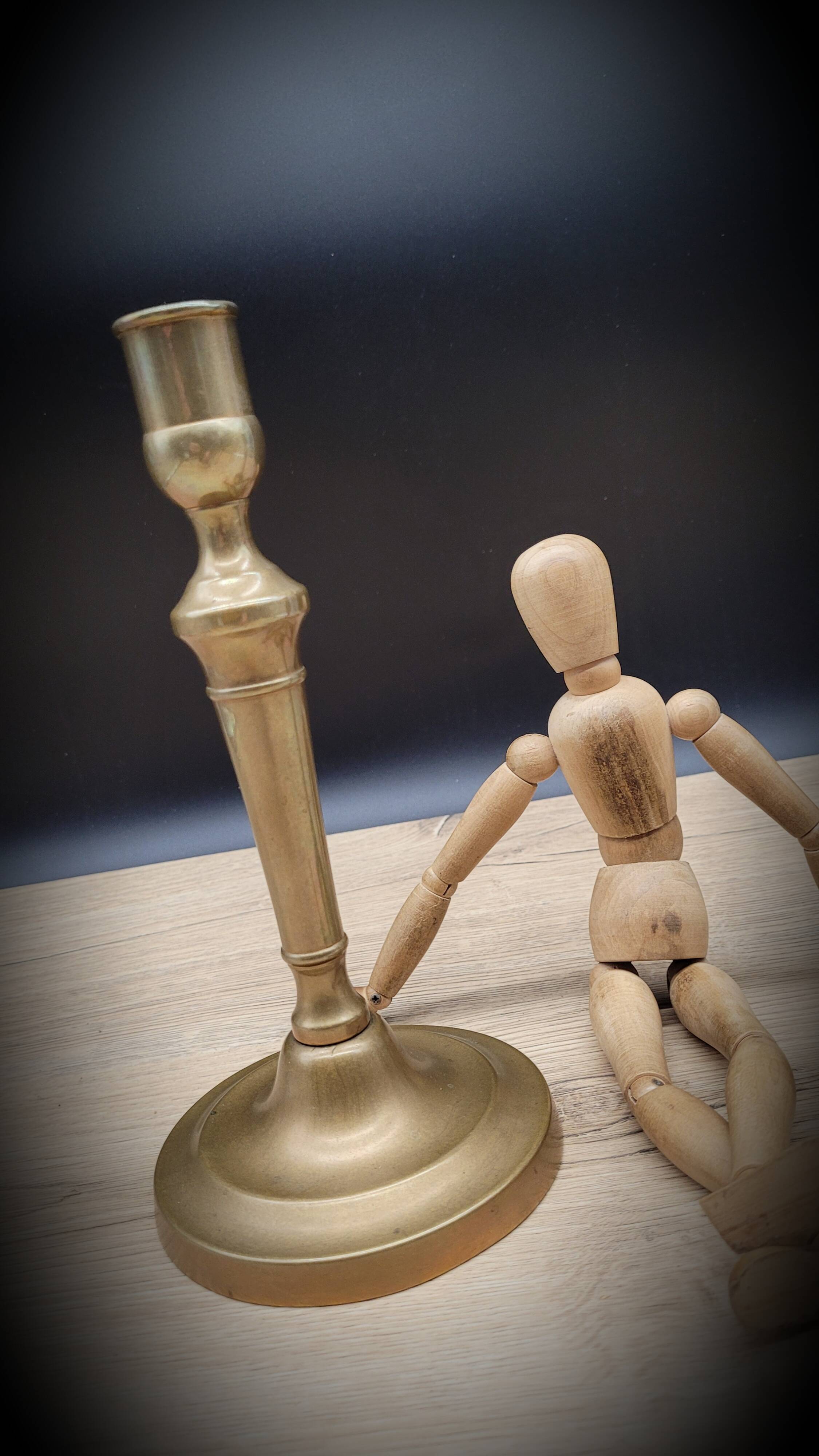 Duo round brass candle holders