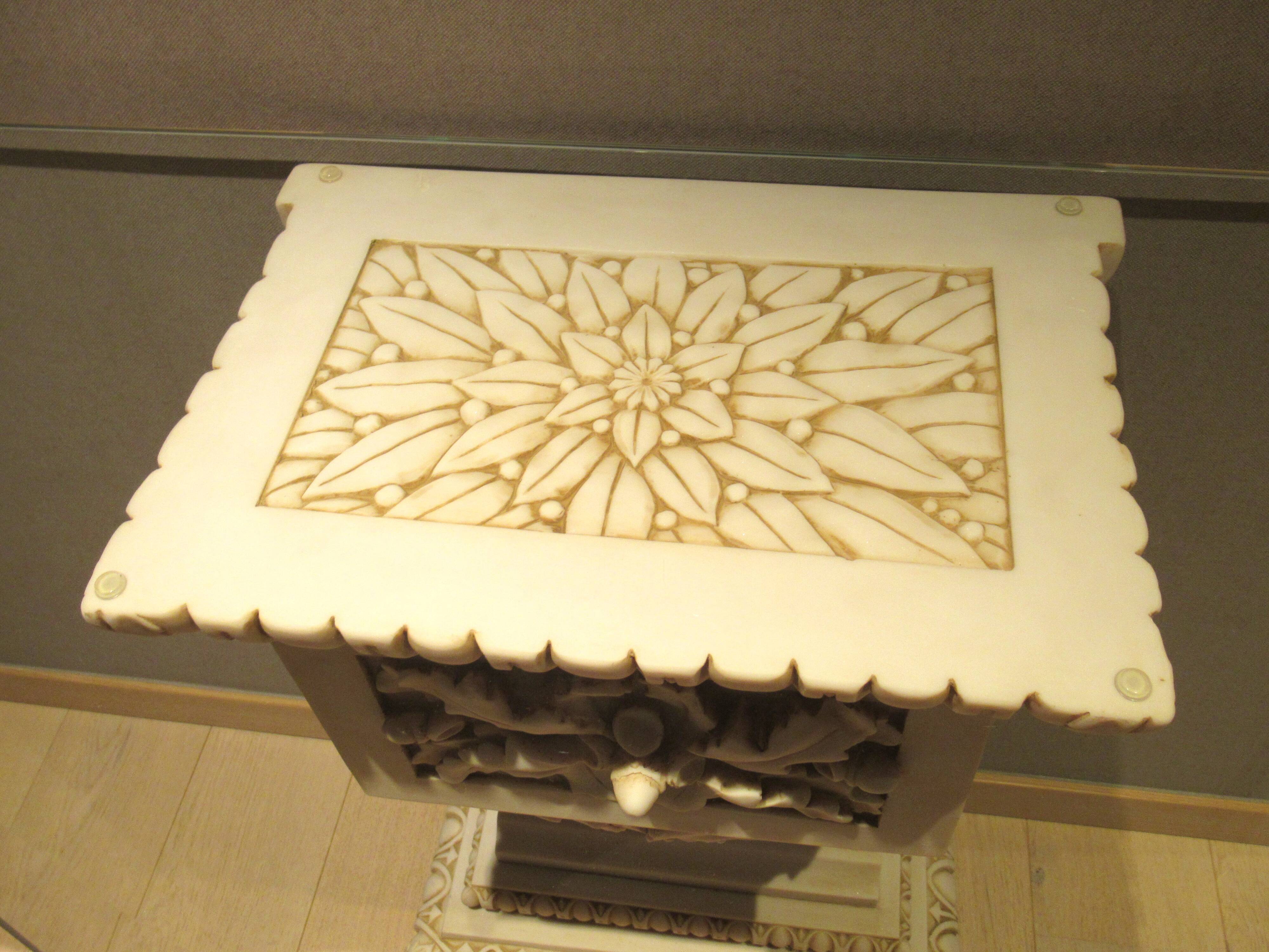 Imperio console with bespoke faceted glass