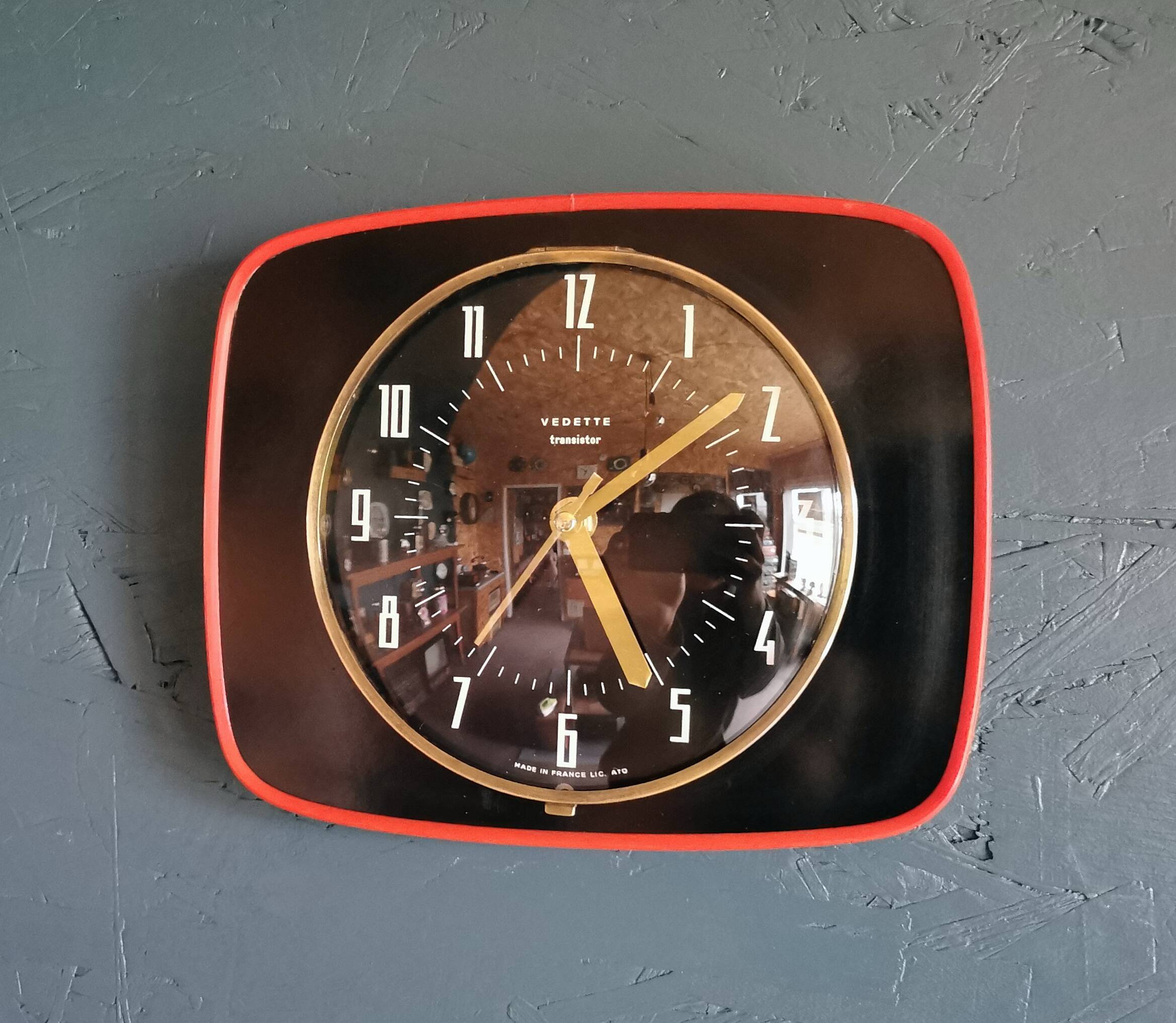 Pendule Murale Vintage Vedette En Bois - Mouvement Quartz - Forme Ovale