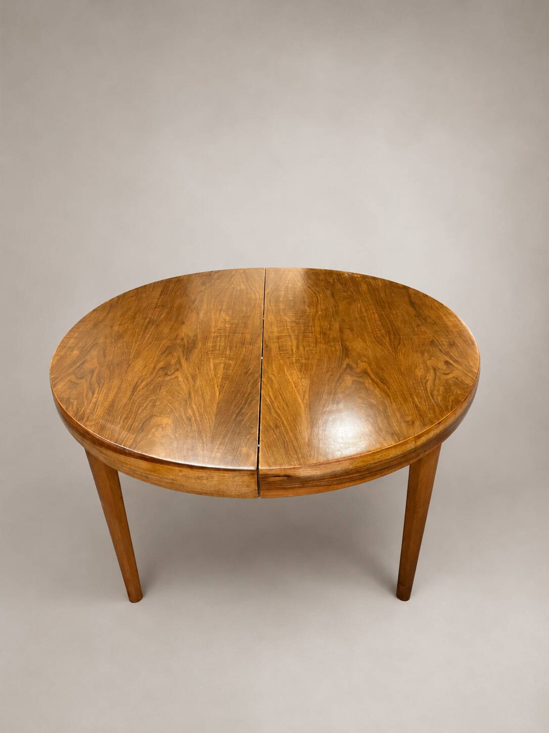 Vintage extendable round table, French made from the 1960s/70s.