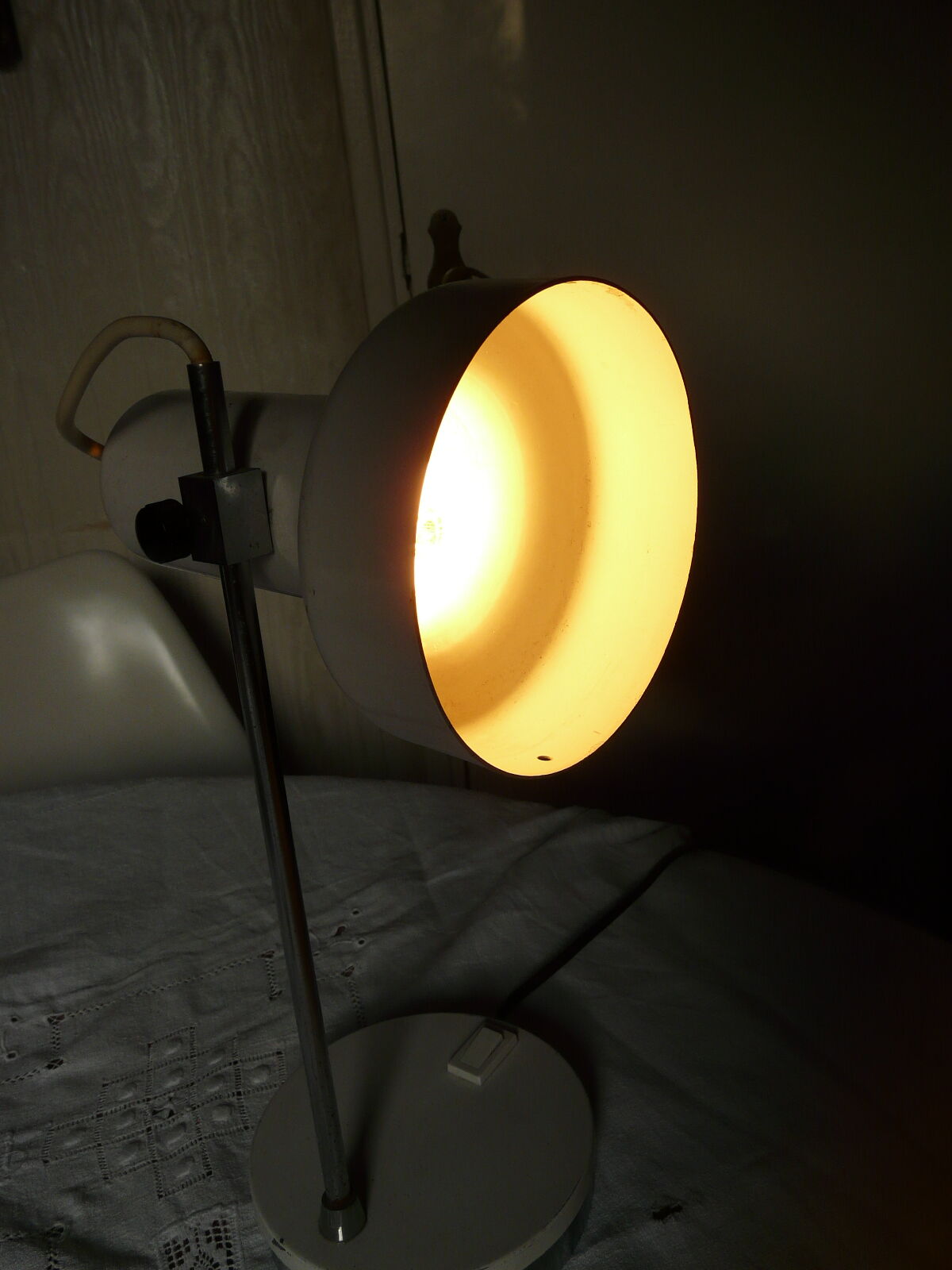 Table lamp