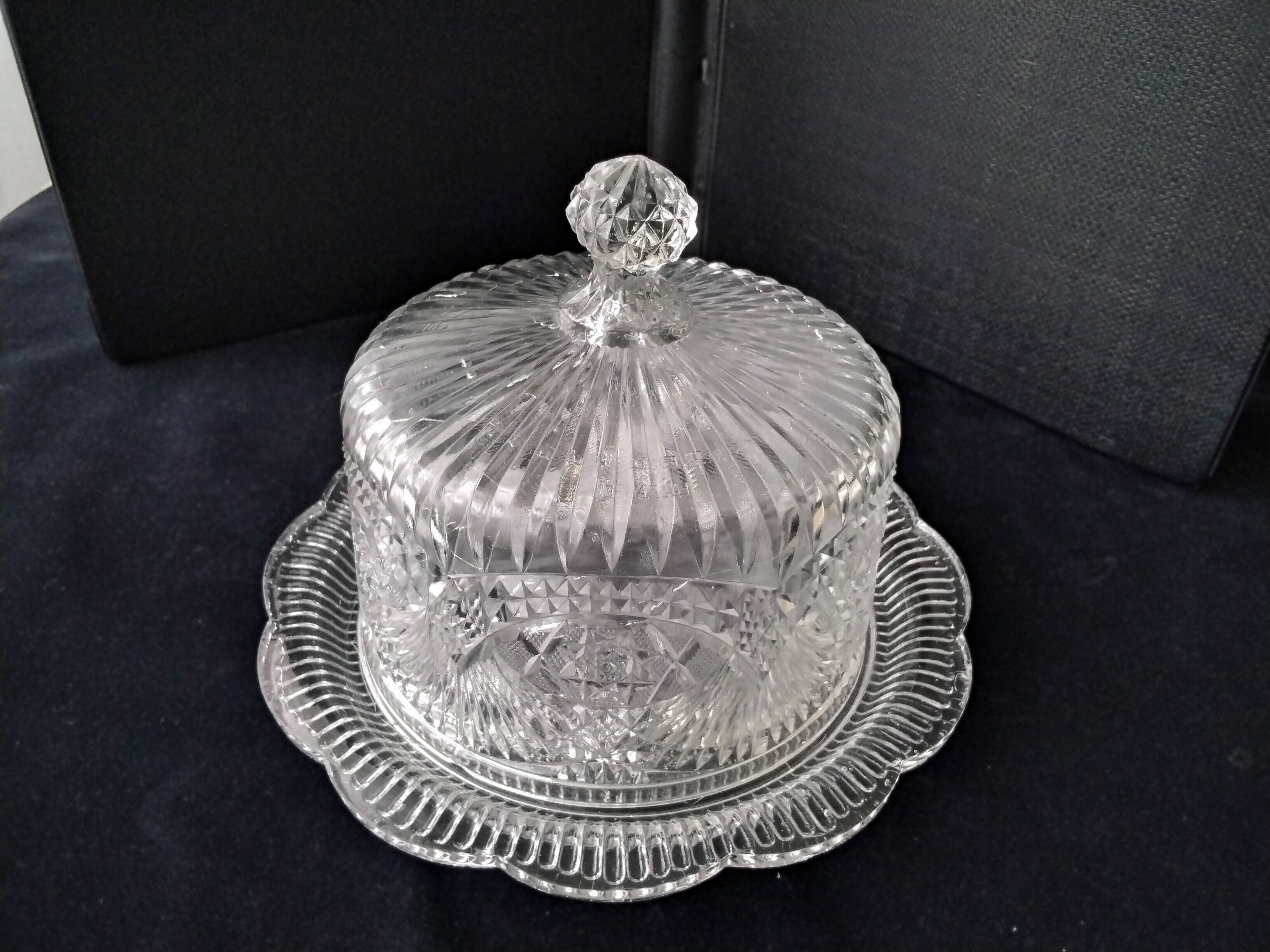 Cheese bell on its tray from the Scailmont Hamage glassworks