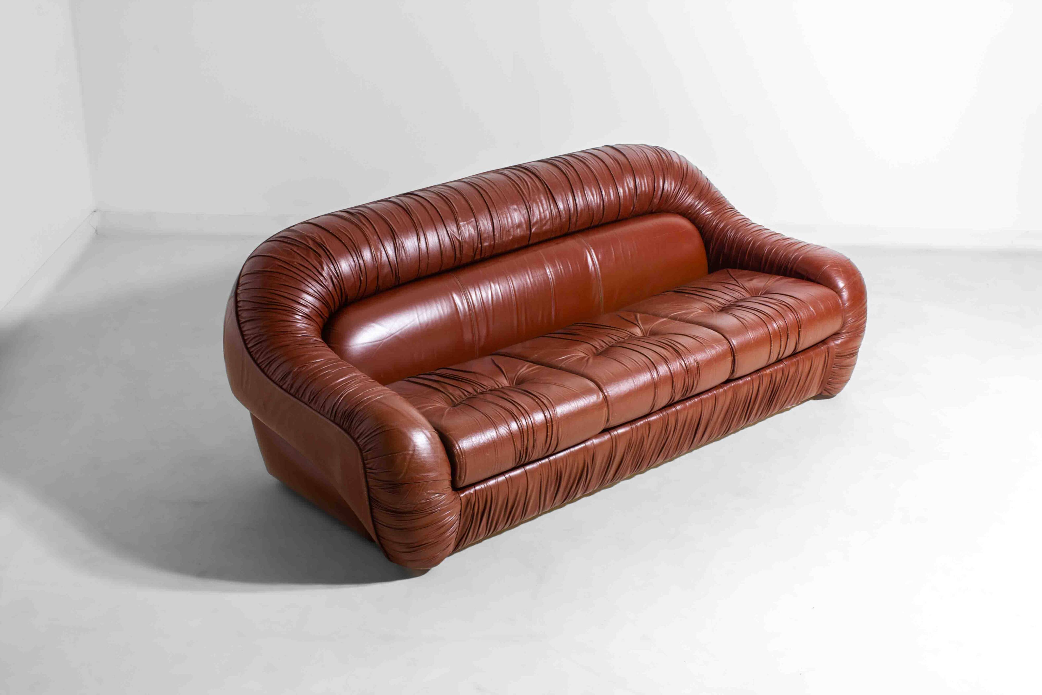 Rare "Capriccio" sofa in scrunched leather by Eurosalotto, 1970s
