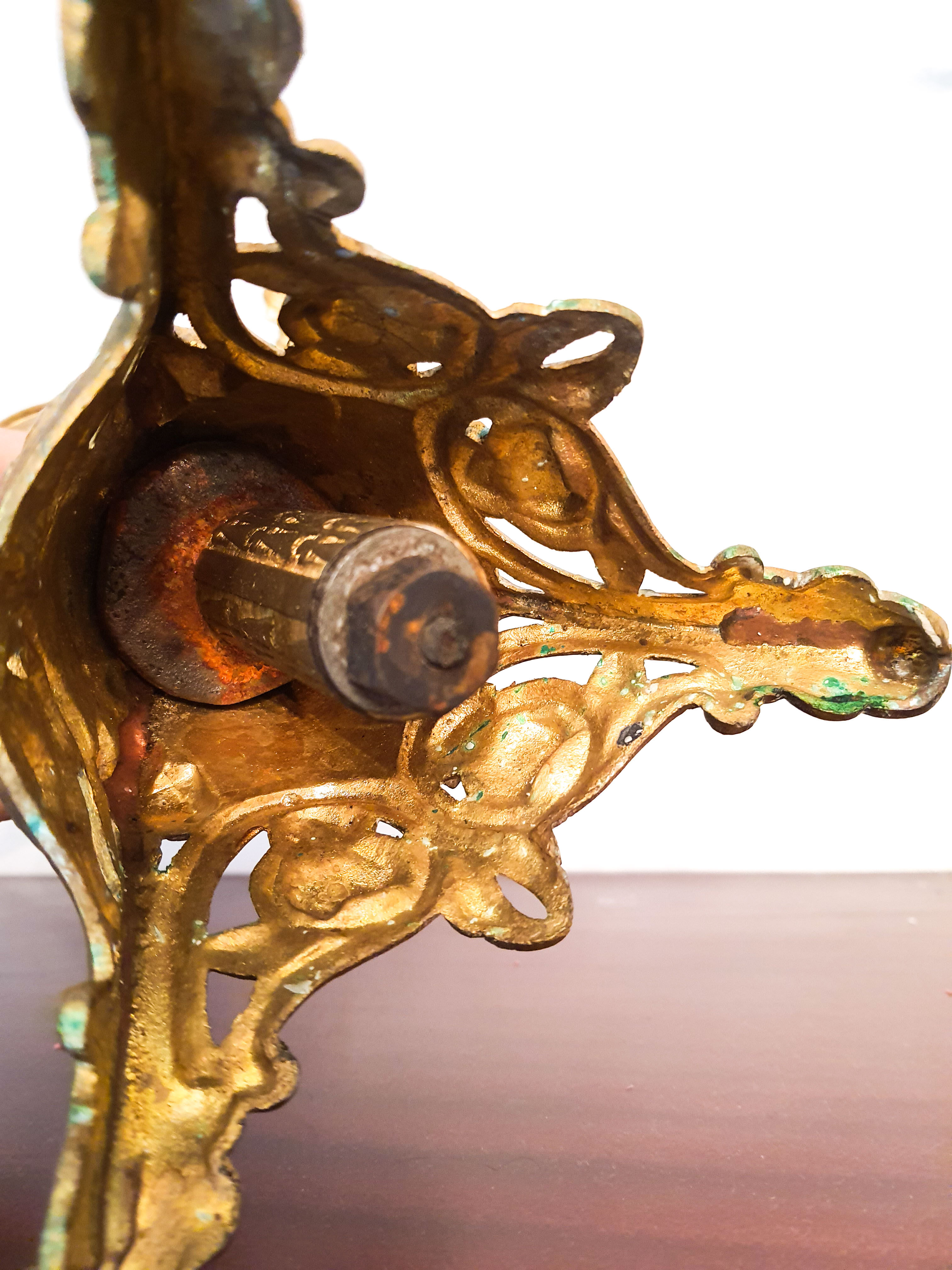 Pair of candlesticks Rocaille in gilded bronze