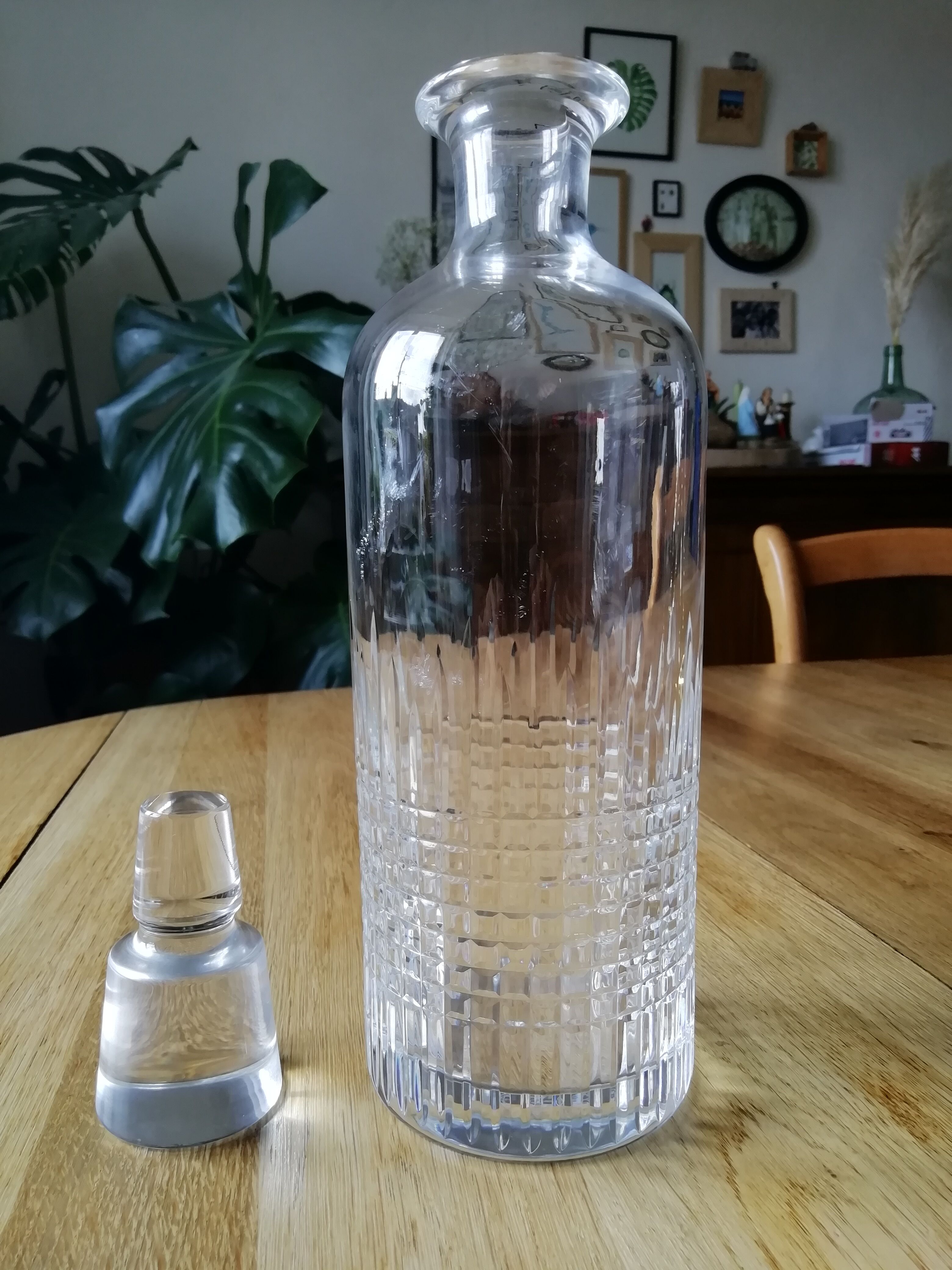 Carafe and its 8 assorted Baccarat crystal glasses