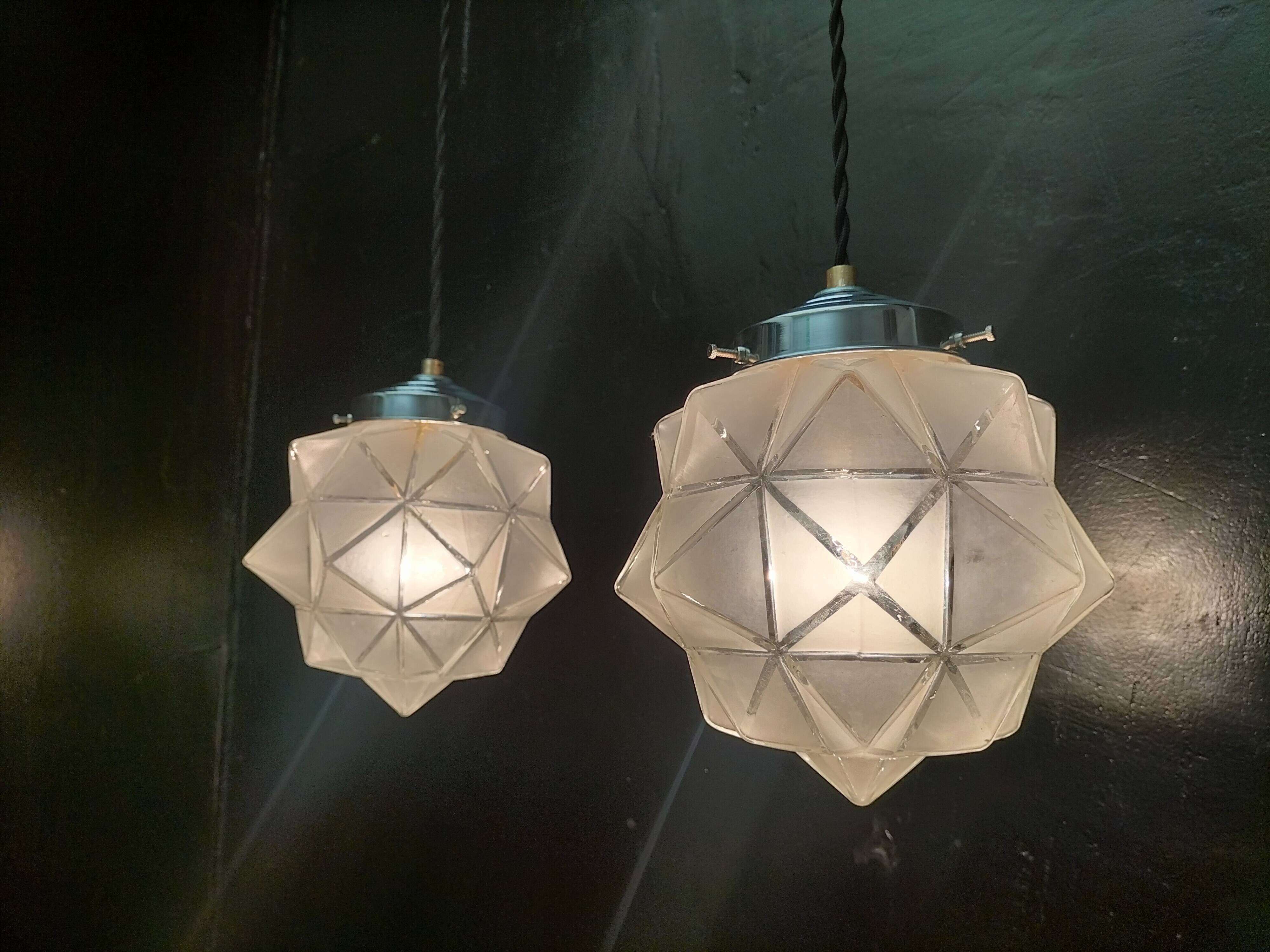 Paire de suspensions art déco en verre