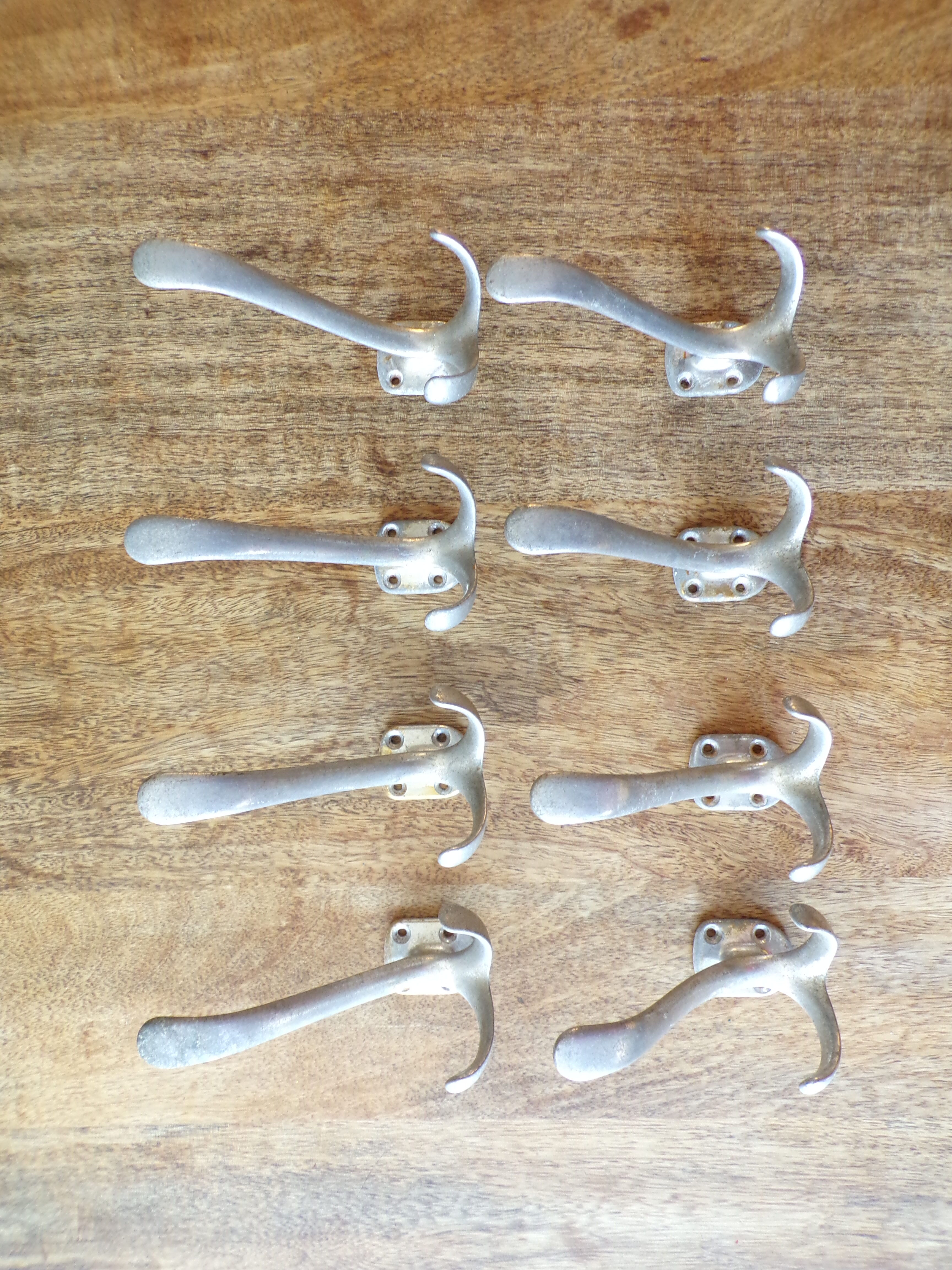 Set 8 old metal hooks