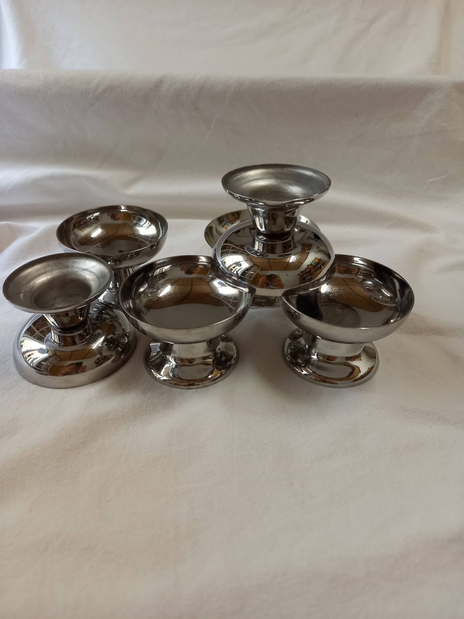 Set of 6 small ice cream bowls by Guy Degrenne in stainless steel with 6 spoons.