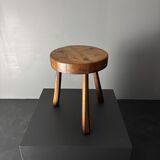 Tabouret de ferme rustique français massif de style brutaliste des années 1950