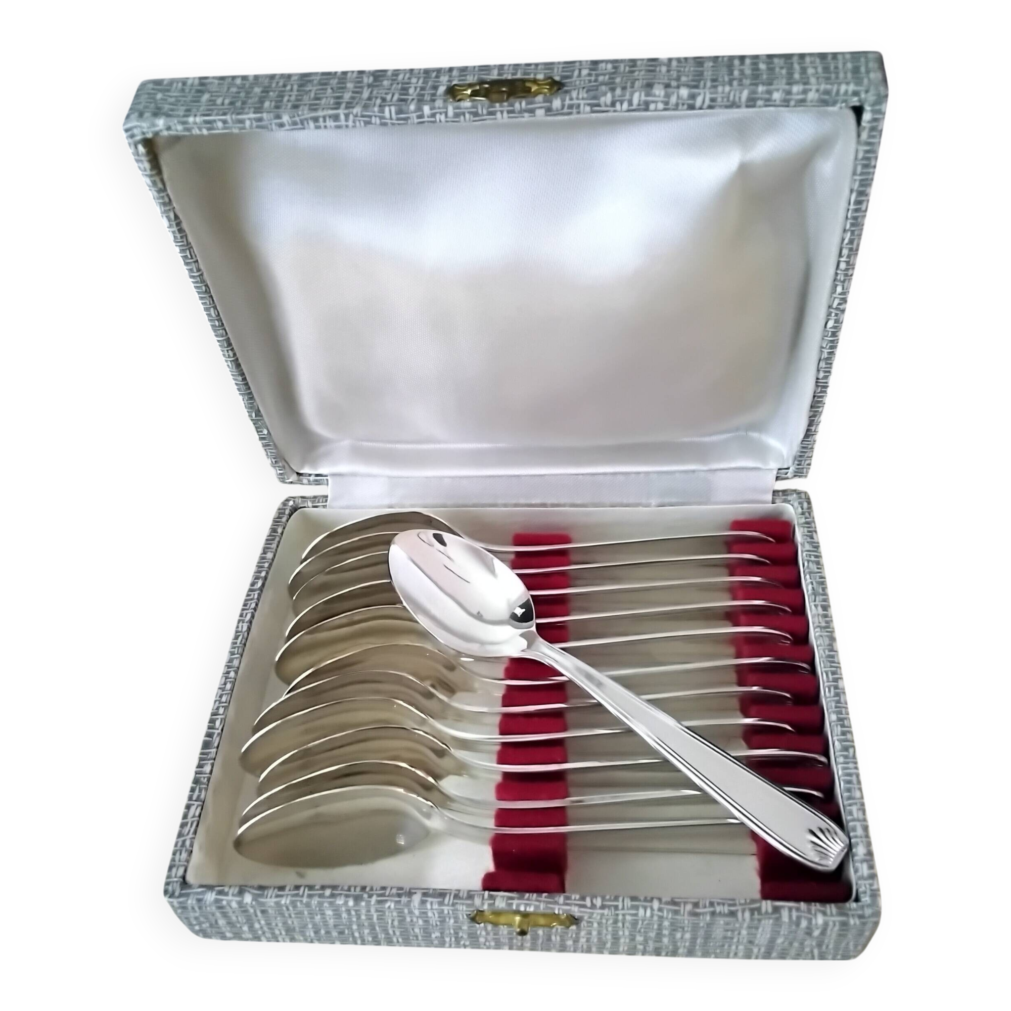 Set of 12 silver-plated coffee spoons in "shell" design.