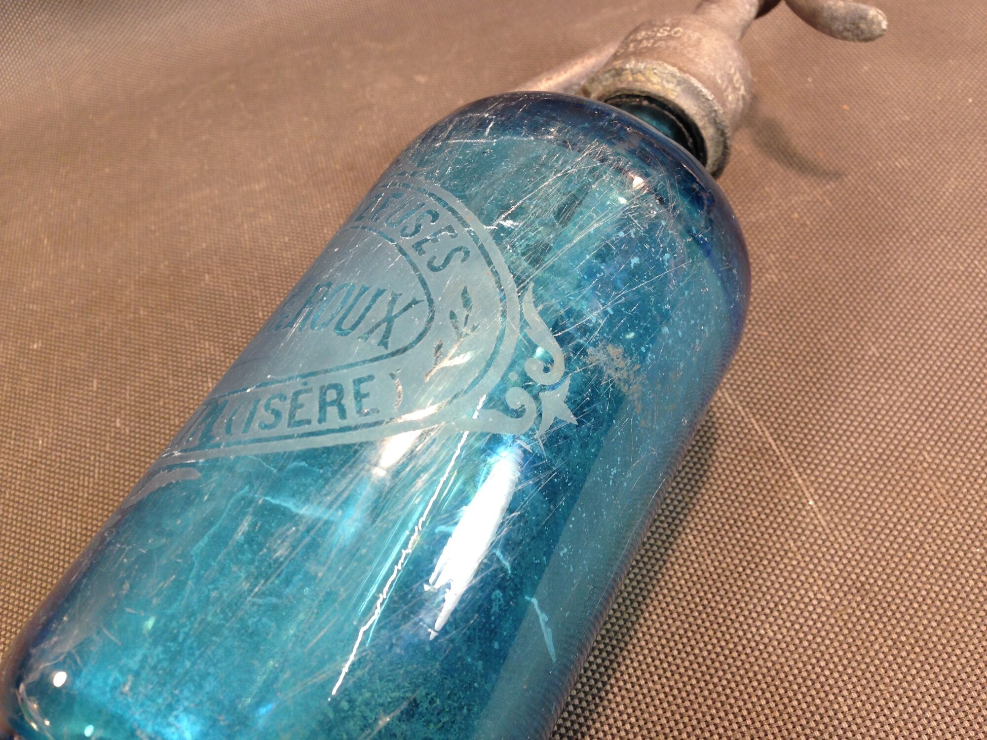 Former little siphon of bistro seltz water deco vintage blue bar Isère