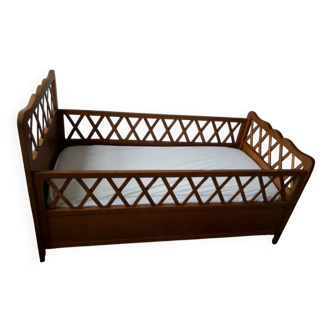Lit bébé en bois vintage année 60