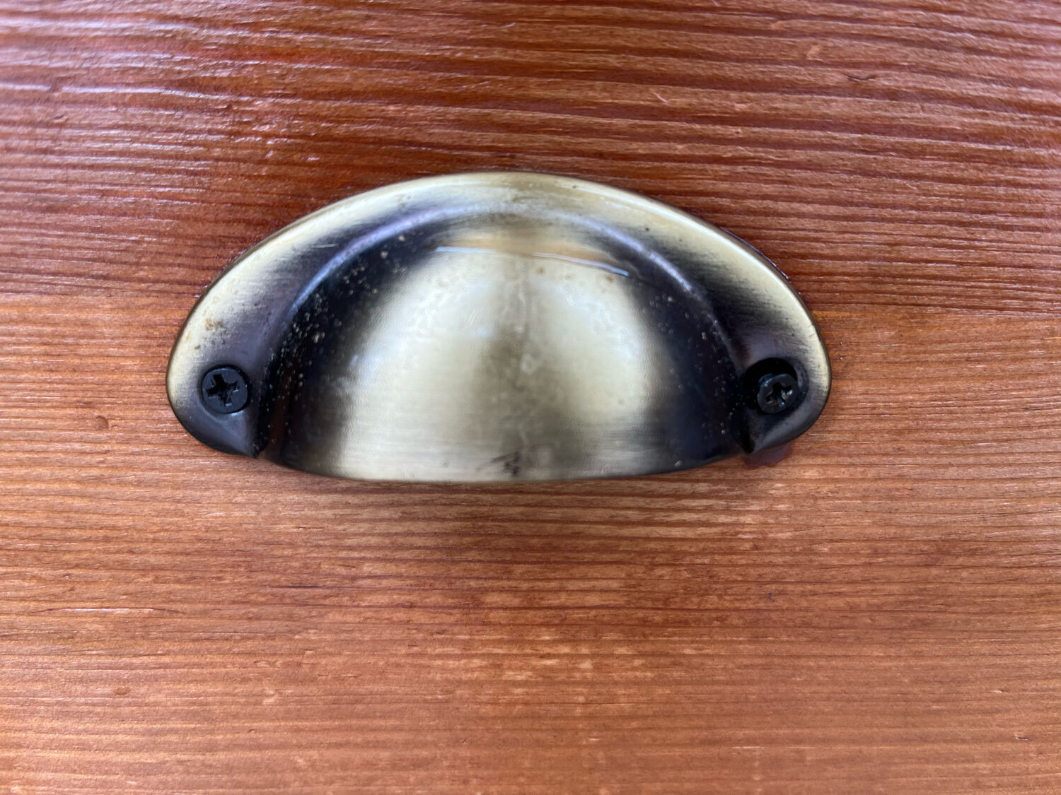 Storage cabinet with drawers