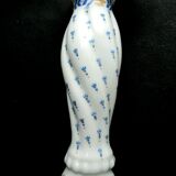 Bougeoir en porcelaine de Limoges forme fleur décorée d'un semis de fleurettes