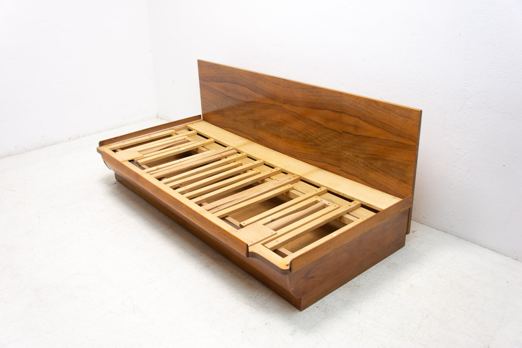 Mid century sofabed in walnut by Jindrich Halabala for UP Zavody, 1950´s