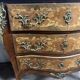 Commode de style Louis XV marquetées toutes faces XX siècle