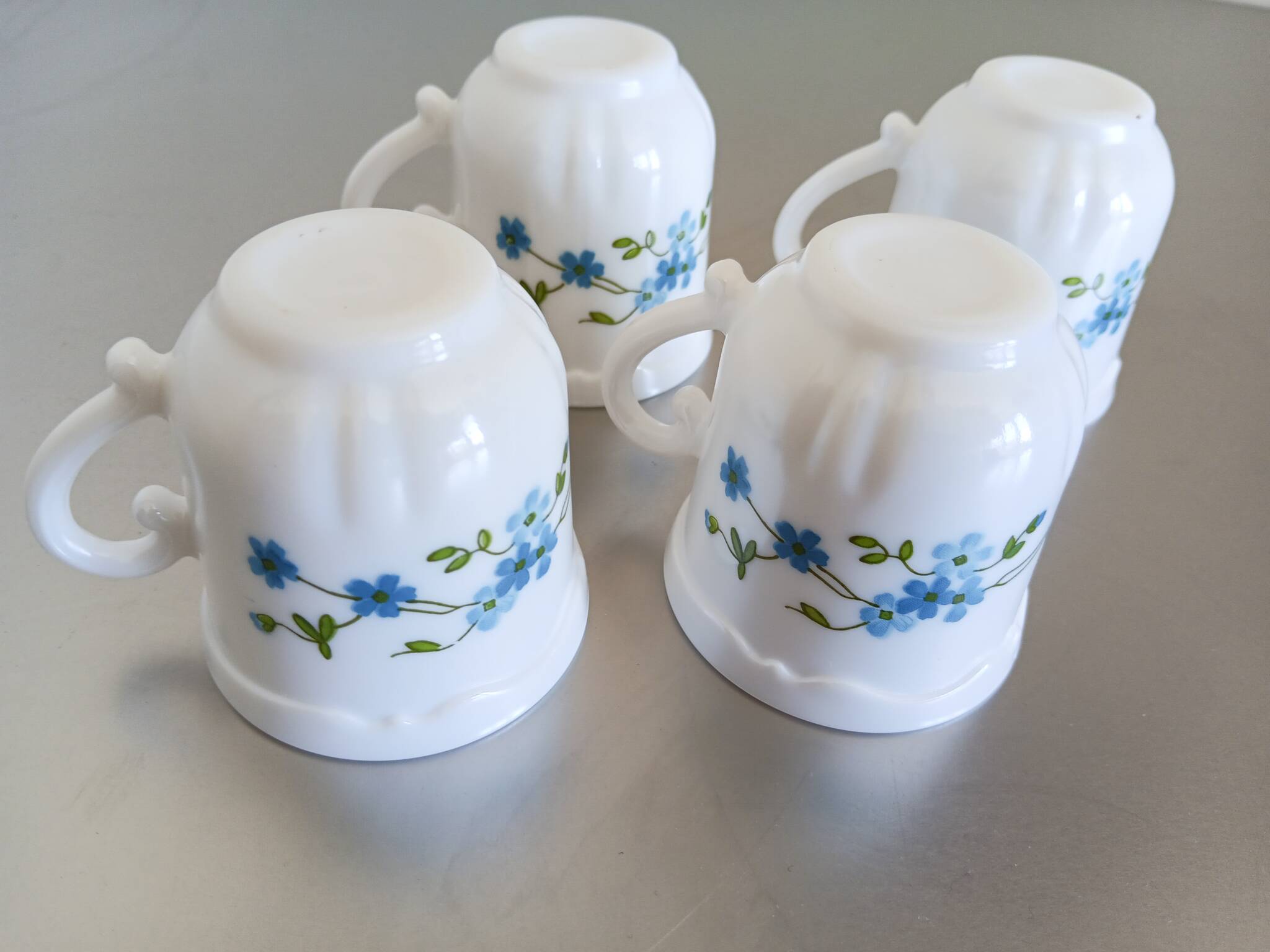 4 Veronica model espresso cups with small iconic forget-me-not flowers from the 80s