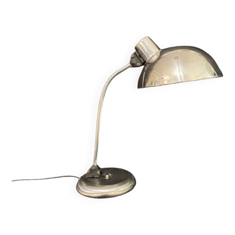 Grande Lampe de bureau industrielle col de cygne 1950 en métal poli type Bauhaus