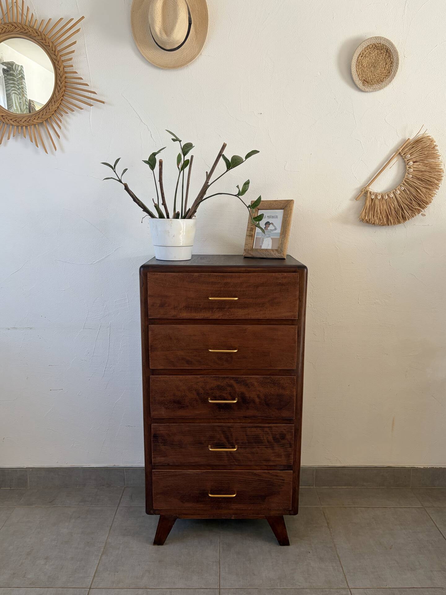 Vintage chest of drawers/commode from the 1960s.