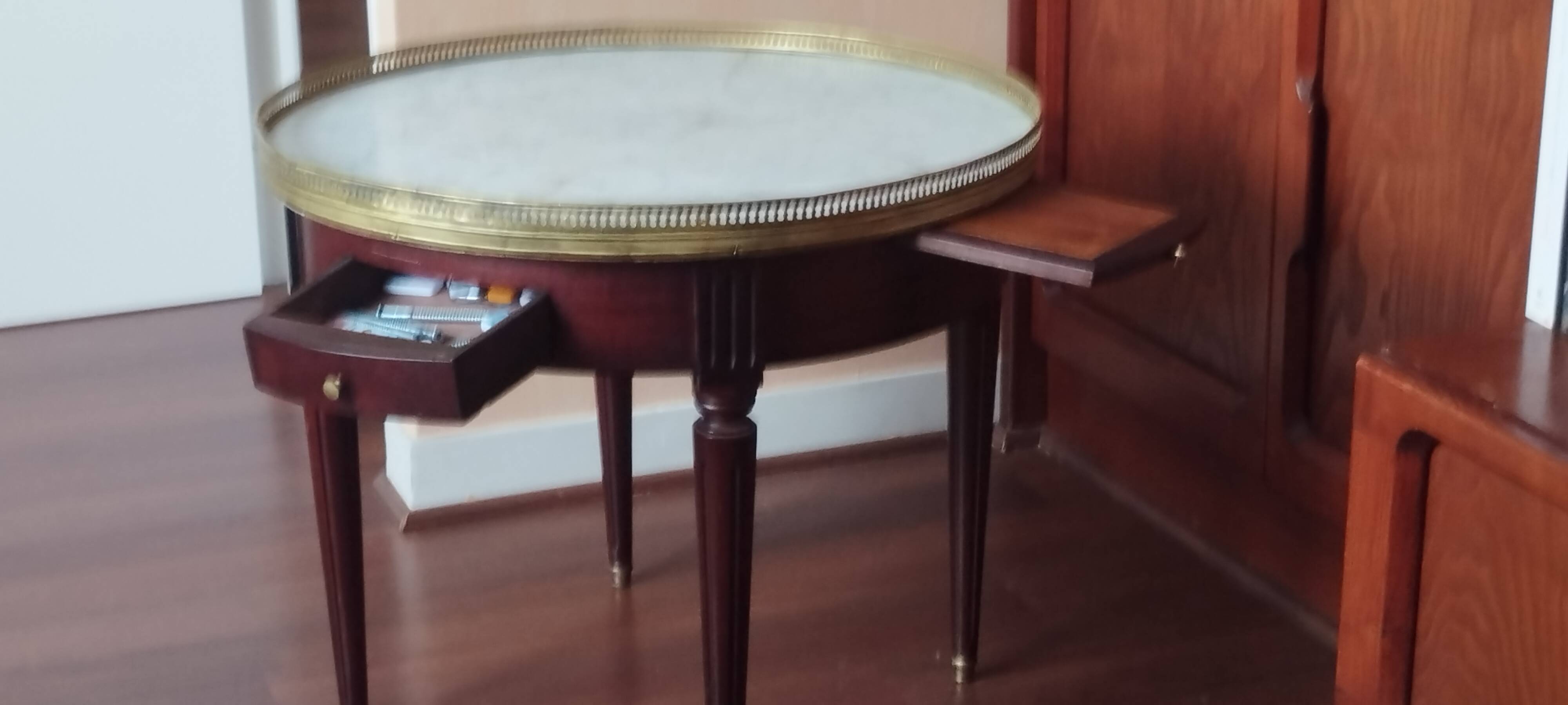 1 HOT WATER TABLE IN LOUIS XVI STYLE