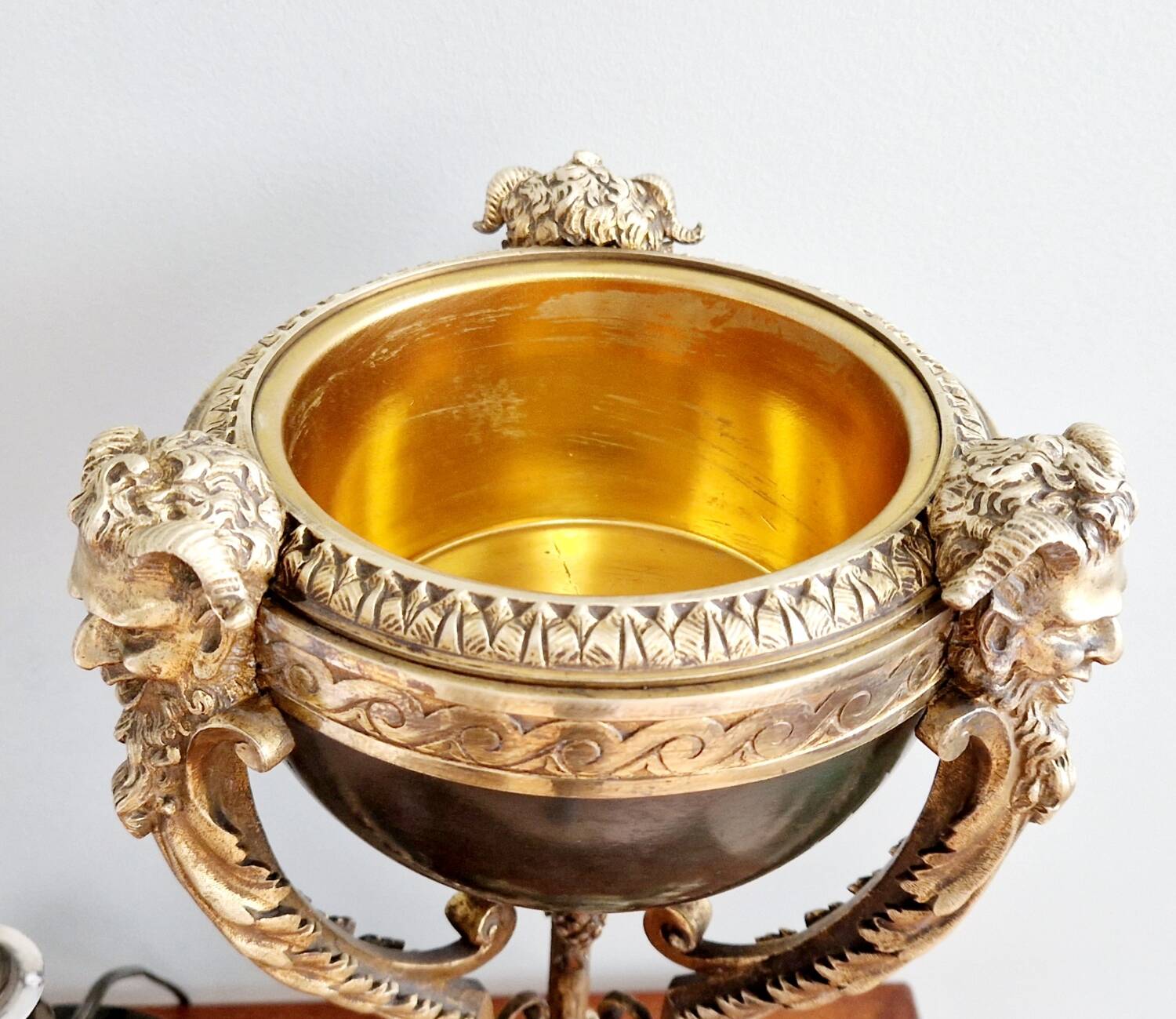 Lampe cassolette bronze doré style Empire XIXème