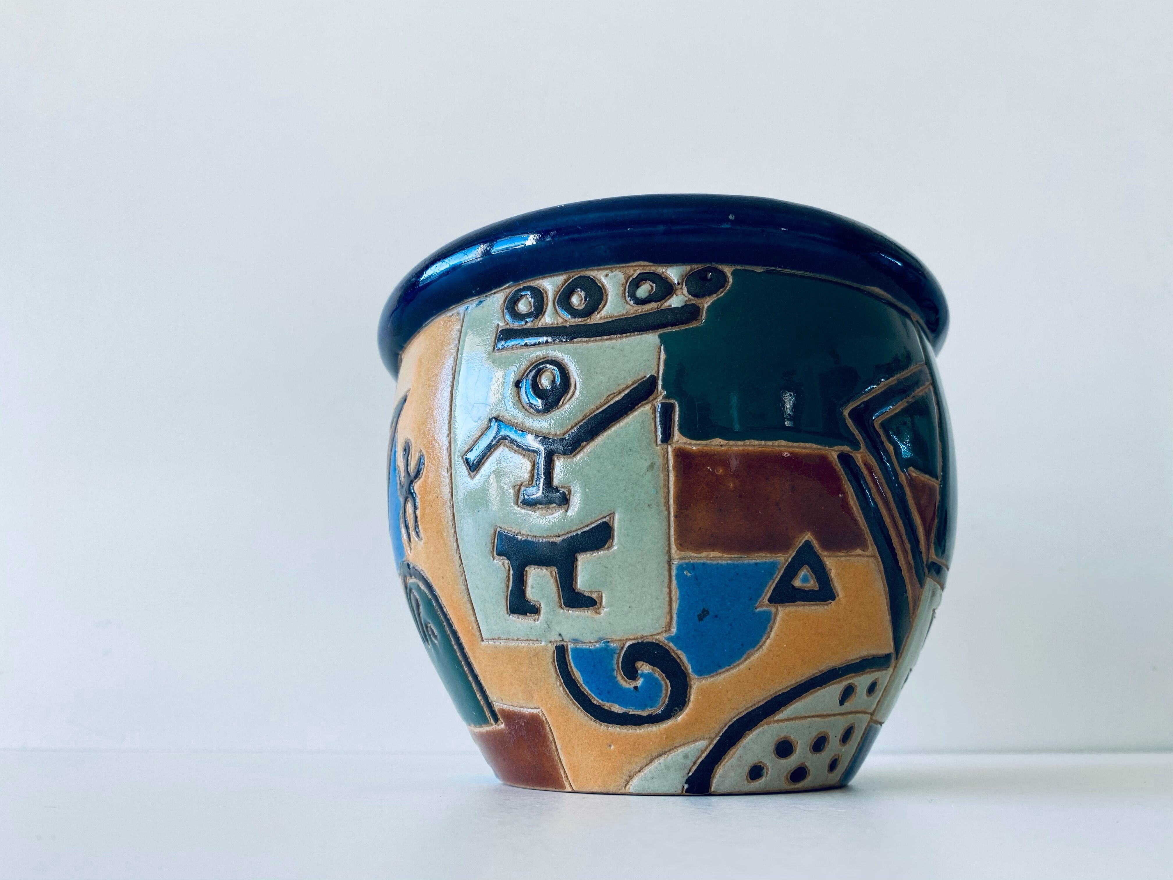 Hide ethnic pot in earth