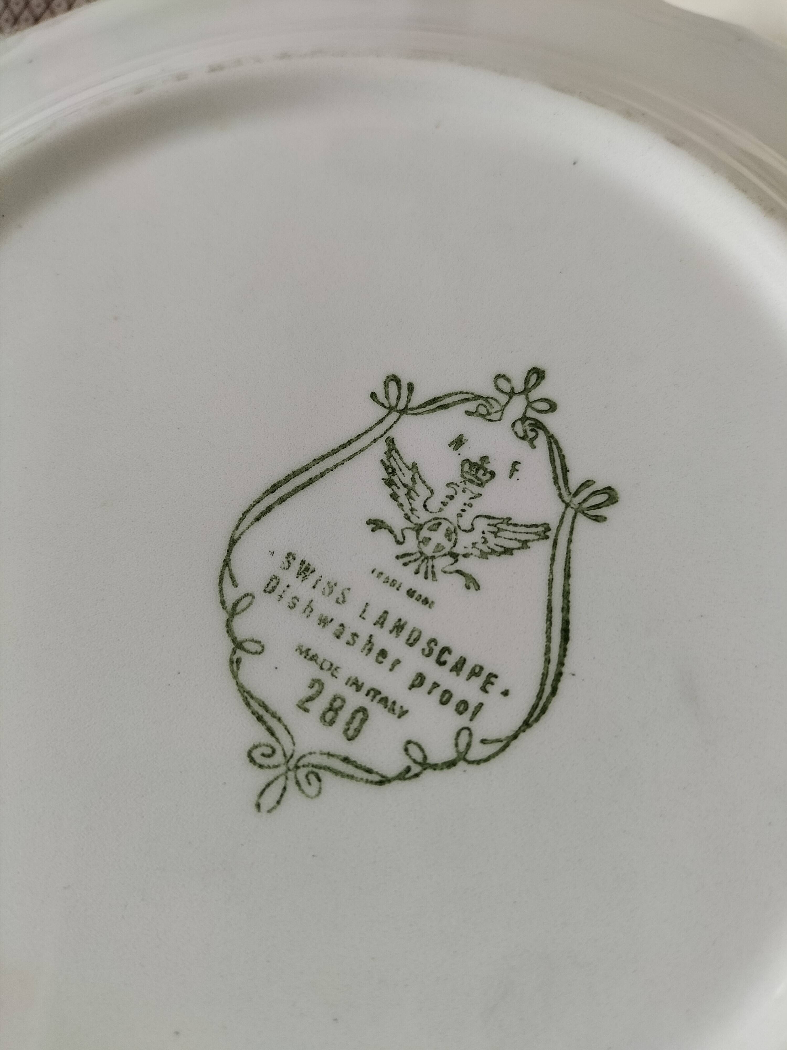 8 old pieces with English decoration – Mismatched collection