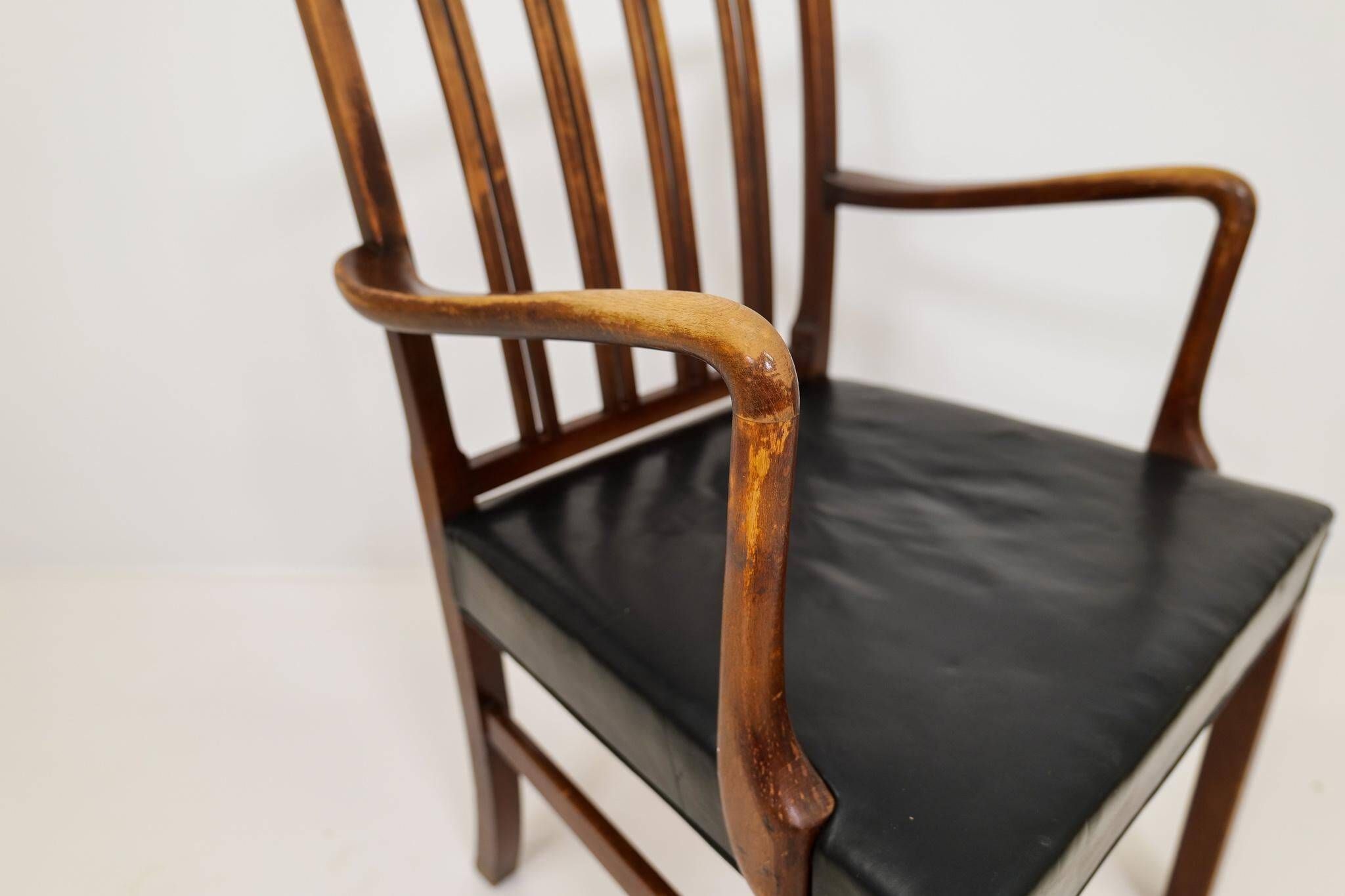 Fauteuil mi-siècle Ole Wanscher pour Fritz Hansen, hêtre teinté et cuir
