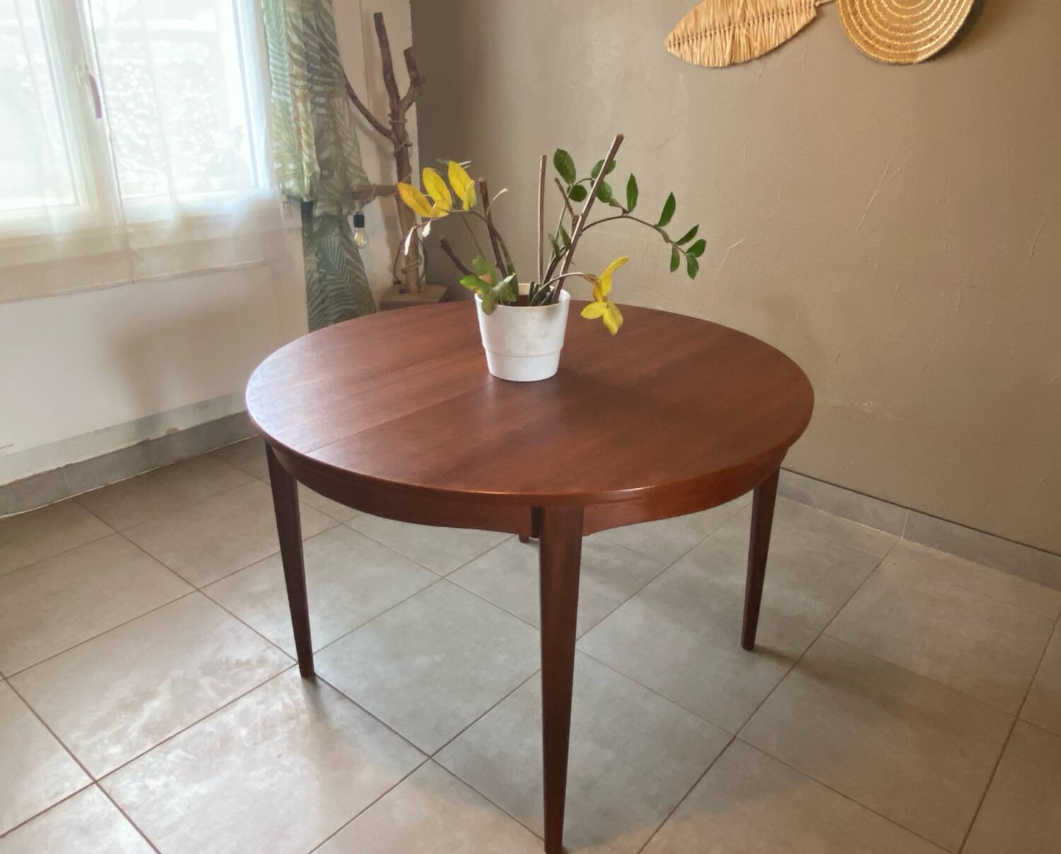 Vintage French house extendable round table (very large when unfolded)