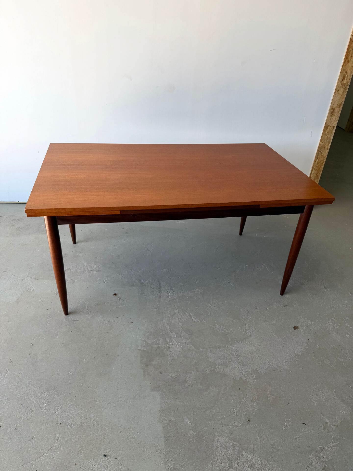 Rectangular extendable dining table with Scandinavian design in teak.