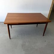 Table à manger rectangulaire à rallonges design scandinave en teck