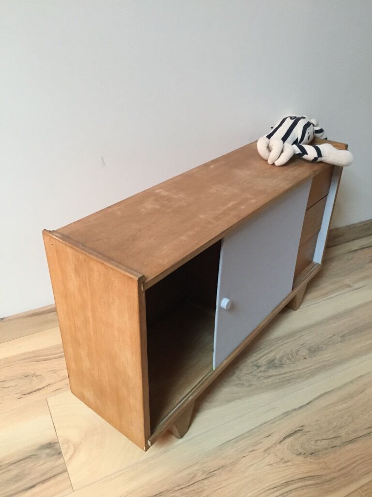 Armoire pour poupée