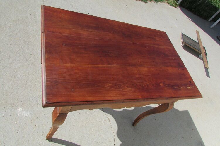 Writing table Louis XV , era Restoration, in cherry
