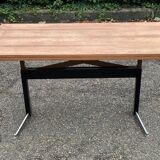 Table basse relevable en bois brut, restaurée